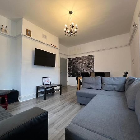 Peaky Blinders Apartment 5 Min Walk To Blackpool Tower Sleeps Up To 14 Luaran gambar
