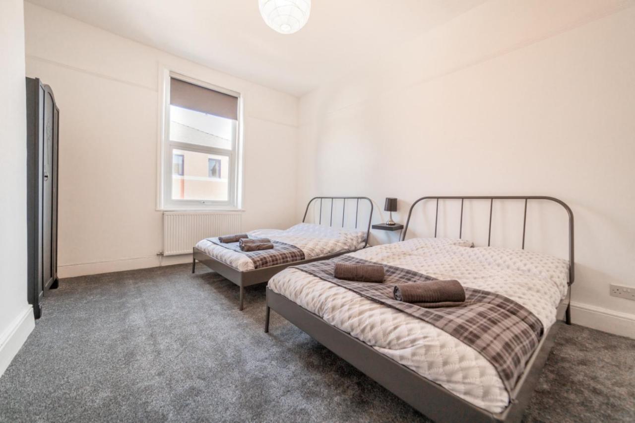 Peaky Blinders Apartment 5 Min Walk To Blackpool Tower Sleeps Up To 14 Luaran gambar
