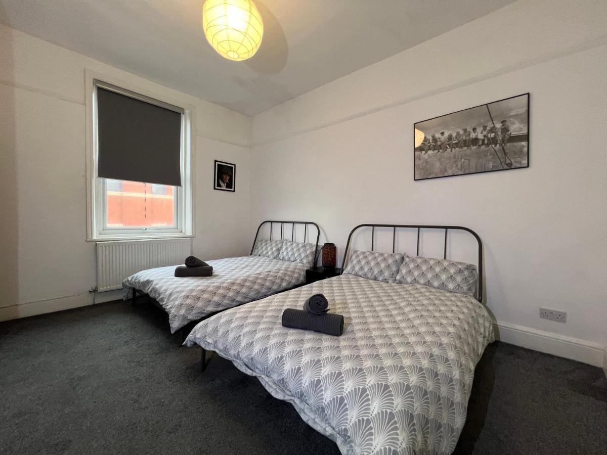 Peaky Blinders Apartment 5 Min Walk To Blackpool Tower Sleeps Up To 14 Luaran gambar